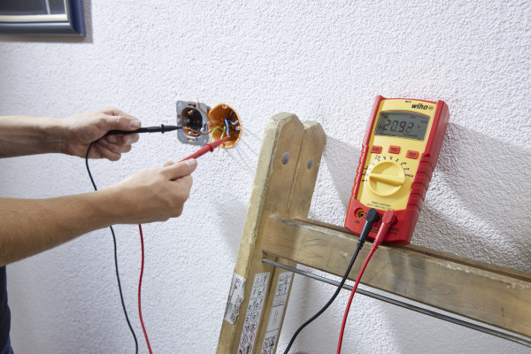 Anw SB25542 Digital multimeter up to 1000V AC CAT IV Office Wall 03 600x600